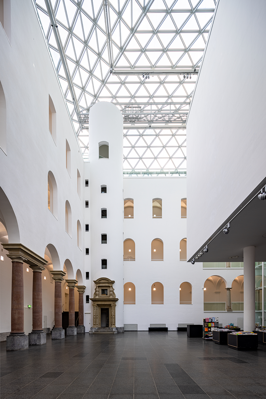 Kunstsammlung Nordrhein-Westfalen K21. Courtesy Kunstsammlung NRW Auflösung; photograph: Sebastian Drüen 